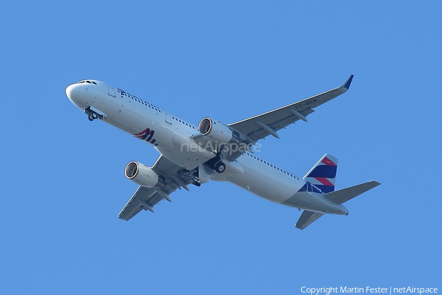 LATAM Airlines Chile Airbus A321-211 (D-AVXX) | Photo 119940