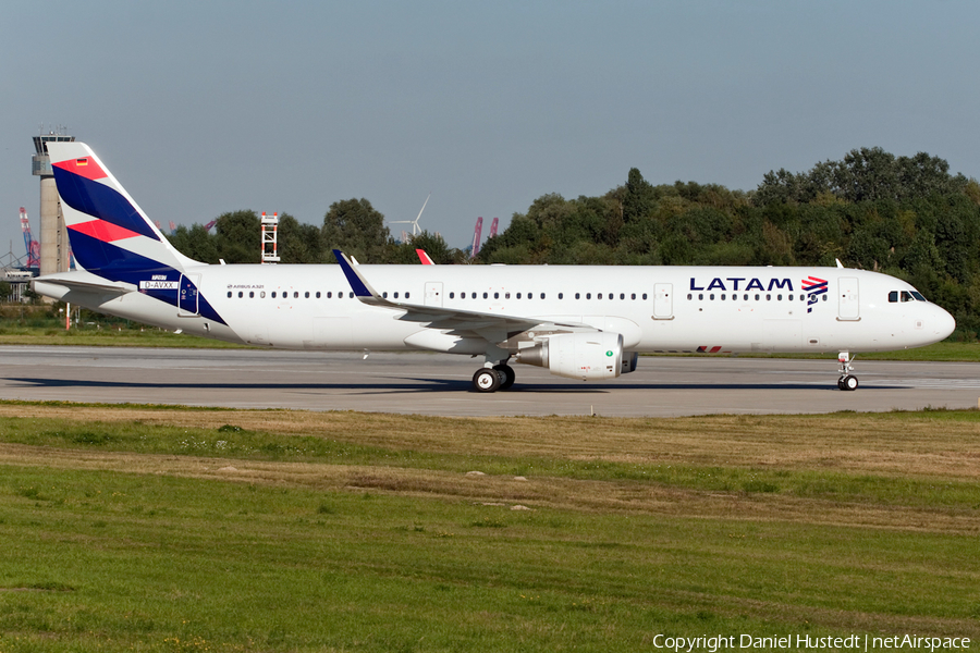 LATAM Airlines Chile Airbus A321-211 (D-AVXX) | Photo 489249