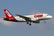 TAM Brazilian Airlines Airbus A319-112 (D-AVYA) at  Hamburg - Fuhlsbuettel (Helmut Schmidt), Germany