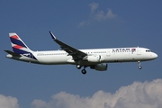 LATAM Airlines Chile Airbus A321-211 (D-AVYE) at  Hamburg - Fuhlsbuettel (Helmut Schmidt), Germany