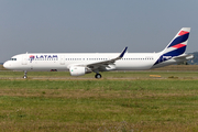 LATAM Airlines Chile Airbus A321-211 (D-AVYE) at  Hamburg - Finkenwerder, Germany