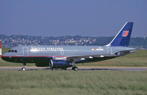 United Airlines Airbus A319-131 (D-AVYF) at  Hamburg - Finkenwerder, Germany