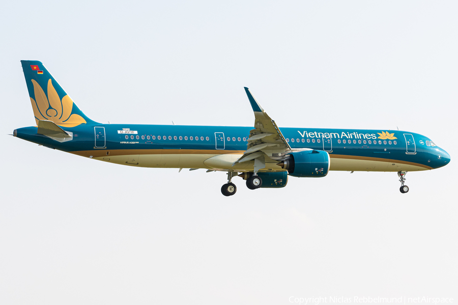 Vietnam Airlines Airbus A321-272N (D-AVYF) | Photo 345620