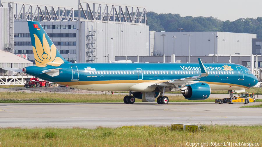 Vietnam Airlines Airbus A321-272N (D-AVYF) | Photo 590369