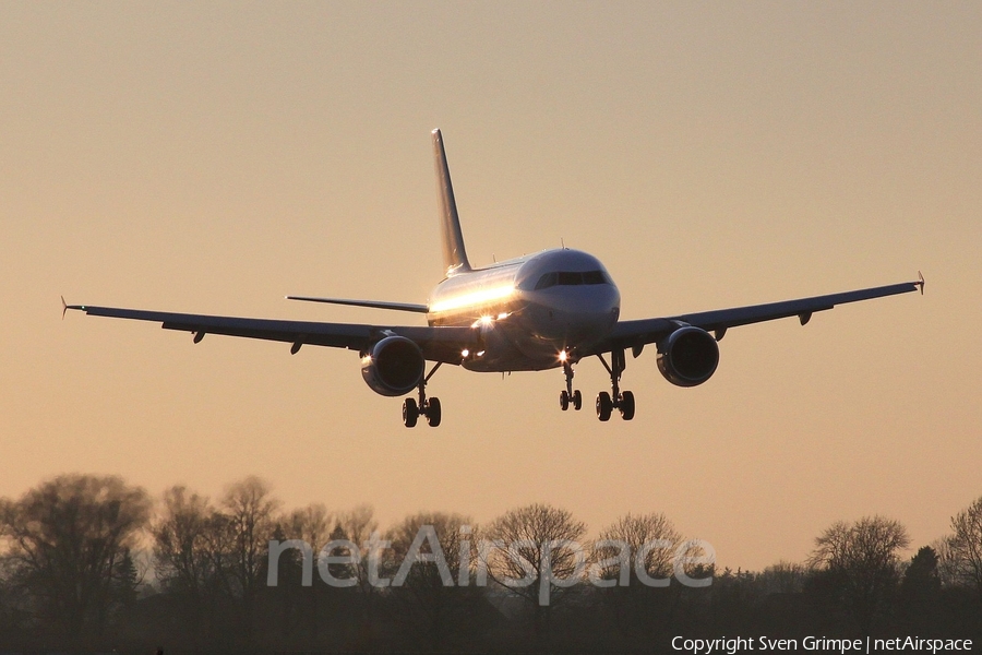 LAN Airlines Airbus A319-112 (D-AVYH) | Photo 16750