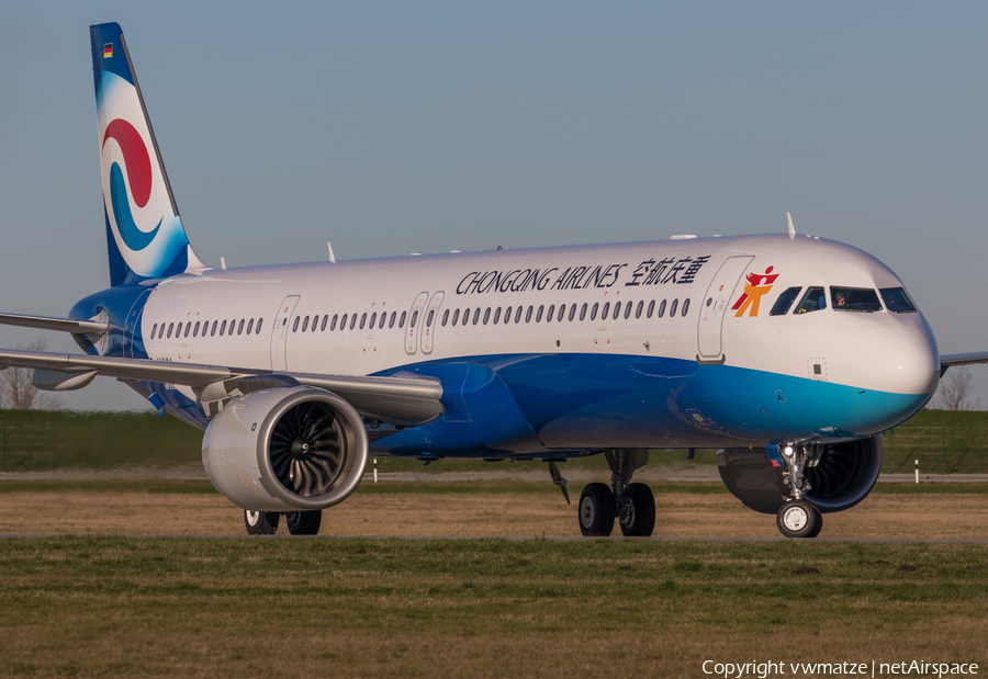 Chongqing Airlines Airbus A321-253NX (D-AVYM) | Photo 372409