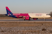 Wizz Air UK Airbus A321-271NX (D-AVYN) at  Hamburg - Finkenwerder, Germany