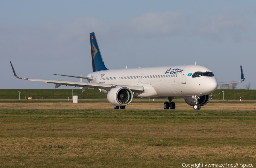 Air Astana Airbus A321-271NX (D-AVYQ) | Photo 373704