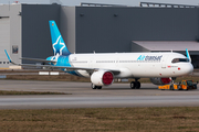 Air Transat Airbus A321-271NX (D-AVYR) at  Hamburg - Finkenwerder, Germany