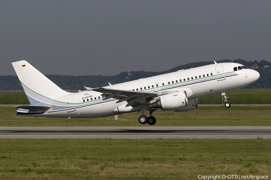 (Private) Airbus A319-115X CJ (D-AVYR) | Photo 277340