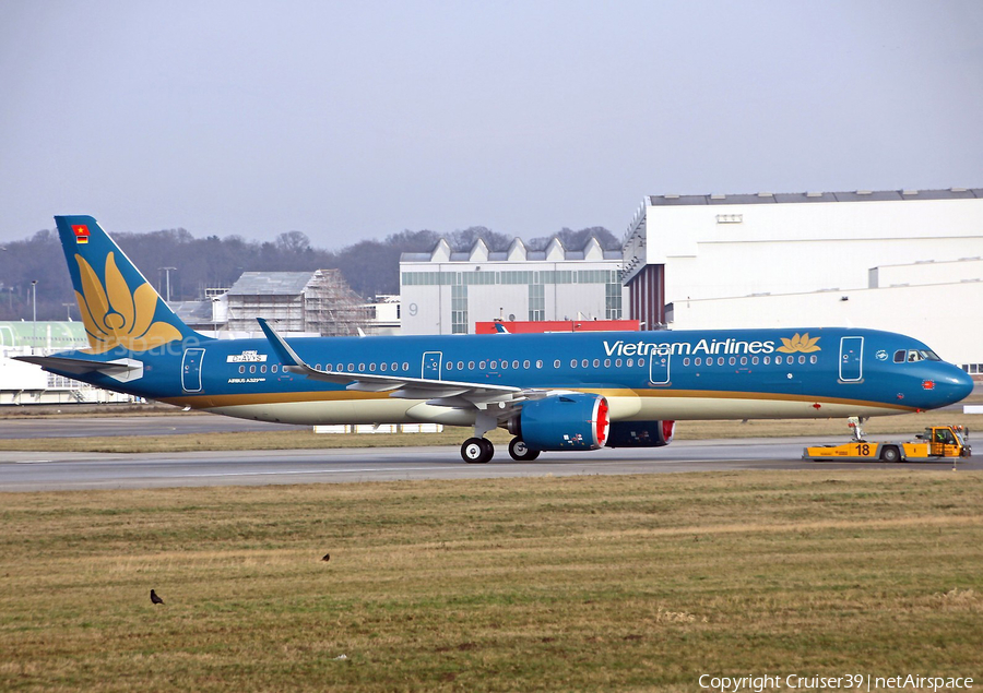 Vietnam Airlines Airbus A321-272N (D-AVYS) | Photo 324929