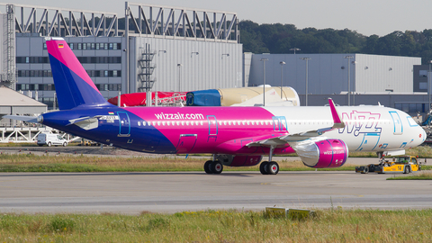 Wizz Air Airbus A321-271NX (D-AVYX) at  Hamburg - Finkenwerder, Germany
