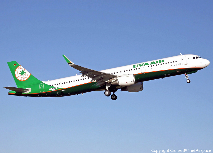 EVA Air Airbus A321-211 (D-AVYZ) | Photo 194541