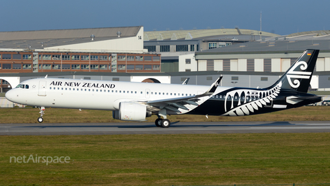 Air New Zealand Airbus A321-271NX (D-AVZA) at  Hamburg - Finkenwerder, Germany