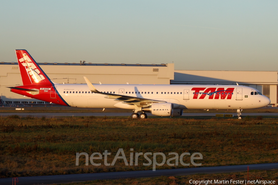 TAM Brazilian Airlines Airbus A321-211 (D-AVZA) | Photo 93009
