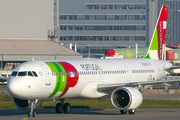 TAP Air Portugal Airbus A321-251NX (D-AVZA) at  Hamburg - Finkenwerder, Germany