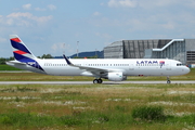 LATAM Airlines Chile Airbus A321-211 (D-AVZB) at  Hamburg - Finkenwerder, Germany