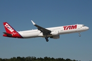 TAM Brazilian Airlines Airbus A321-211 (D-AVZE) at  Hamburg - Fuhlsbuettel (Helmut Schmidt), Germany