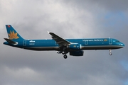 Vietnam Airlines Airbus A321-231 (D-AVZG) at  Hamburg - Fuhlsbuettel (Helmut Schmidt), Germany