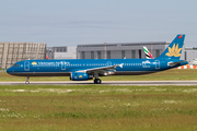 Vietnam Airlines Airbus A321-231 (D-AVZG) at  Hamburg - Finkenwerder, Germany