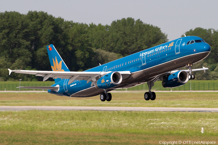 Vietnam Airlines Airbus A321-231 (D-AVZG) | Photo 384233