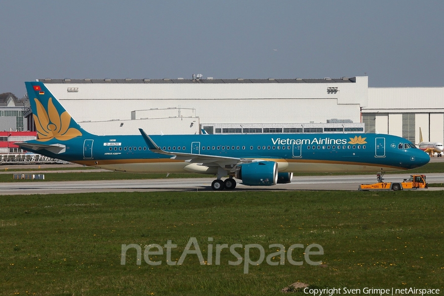 Vietnam Airlines Airbus A321-272N (D-AVZH) | Photo 313425