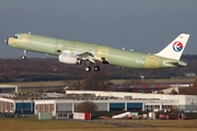 China Eastern Airlines Airbus A321-231 (D-AVZI) at  Hamburg - Fuhlsbuettel (Helmut Schmidt), Germany