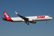 TAM Brazilian Airlines Airbus A321-211 (D-AVZJ) at  Hamburg - Fuhlsbuettel (Helmut Schmidt), Germany