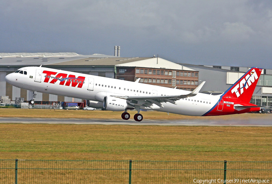 TAM Brazilian Airlines Airbus A321-211 (D-AVZJ) | Photo 118720