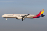 Asiana Airlines Airbus A321-231 (D-AVZM) at  Hamburg - Fuhlsbuettel (Helmut Schmidt), Germany