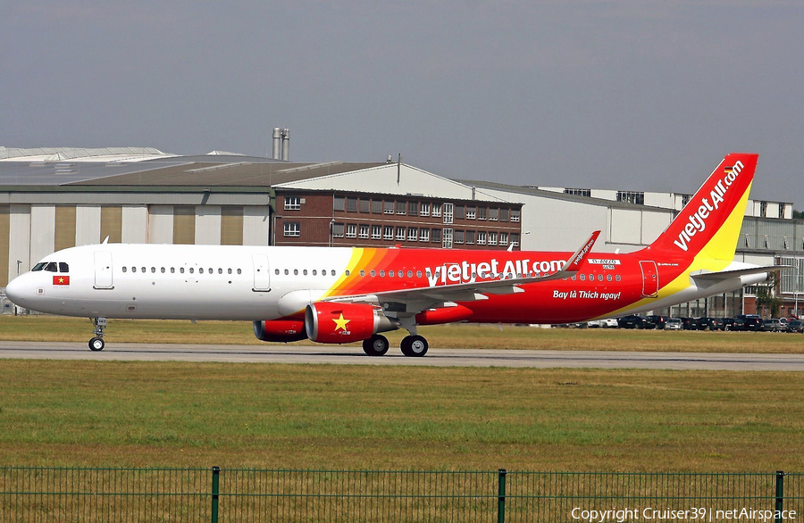 VietJet Air Airbus A321-211 (D-AVZO) | Photo 118738
