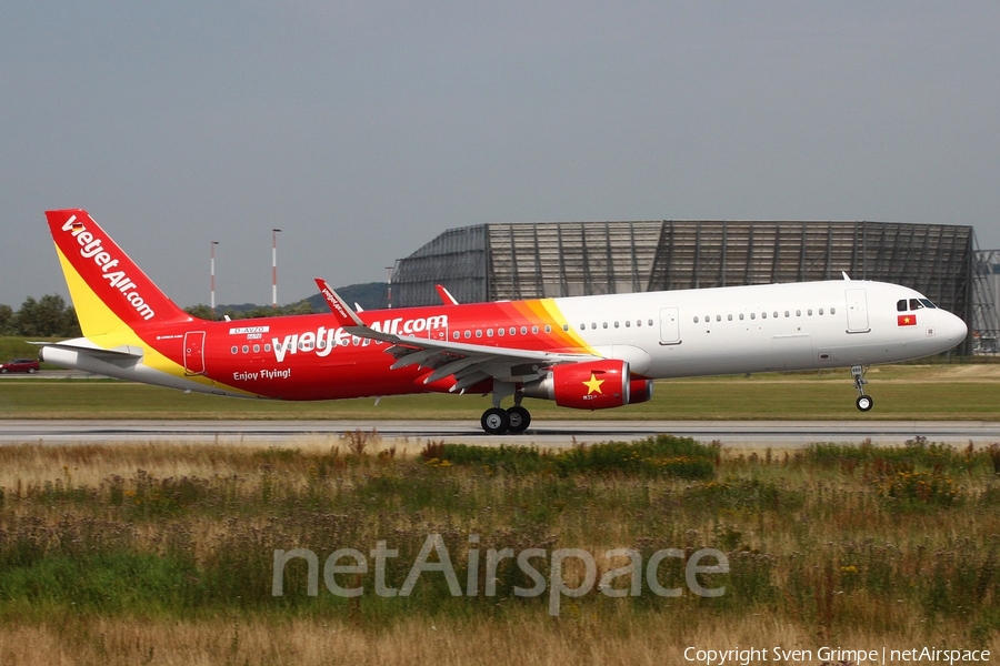 VietJet Air Airbus A321-211 (D-AVZO) | Photo 80360