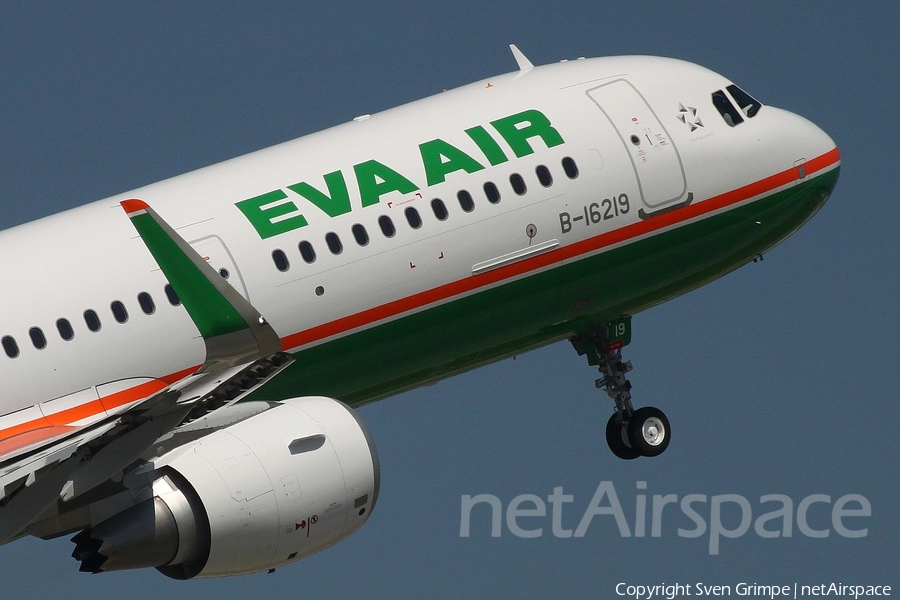 EVA Air Airbus A321-211 (D-AVZS) | Photo 80528