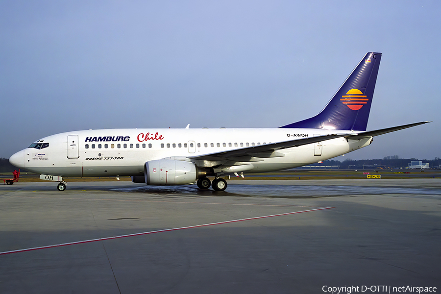 Hamburg Chile Airline Boeing 737-73S (D-AWOH) | Photo 555937