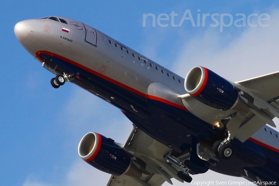 Aeroflot - Russian Airlines Airbus A320-214 (D-AXAB) | Photo 32384