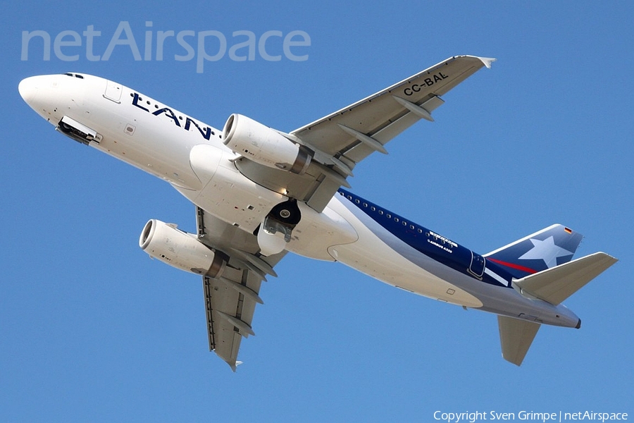 LAN Airlines Airbus A320-232 (D-AXAC) | Photo 36693