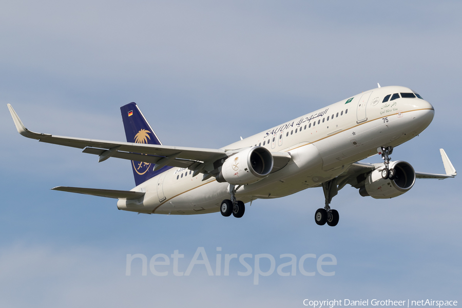 Saudi Arabian Airlines Airbus A320-214 (D-AXAD) | Photo 245125
