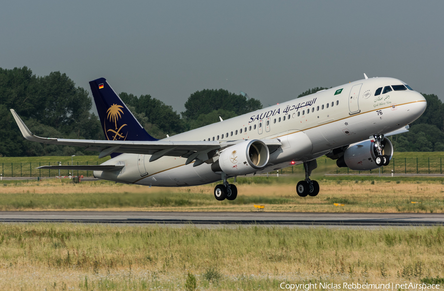 Saudi Arabian Airlines Airbus A320-214 (D-AXAH) | Photo 246179
