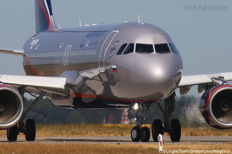 Aeroflot - Russian Airlines Airbus A320-214 (D-AXAI) | Photo 247053