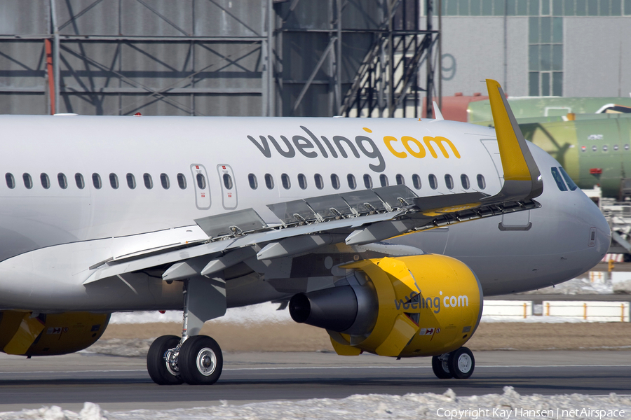 Vueling Airbus A320-214 (D-AXAS) | Photo 23044
