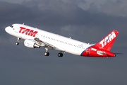 TAM Brazilian Airlines Airbus A320-214 (D-AXAT) at  Hamburg - Fuhlsbuettel (Helmut Schmidt), Germany