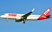 TAM Brazilian Airlines Airbus A320-214 (D-AXAT) at  Hamburg - Fuhlsbuettel (Helmut Schmidt), Germany