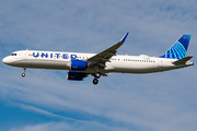 United Airlines Airbus A321-271NX (D-AXXH) at  Hamburg - Fuhlsbuettel (Helmut Schmidt), Germany