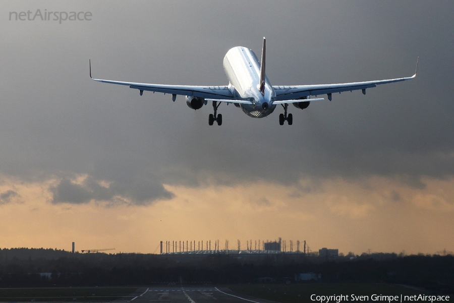 Turkish Airlines Airbus A321-231 (D-AYAA) | Photo 98493