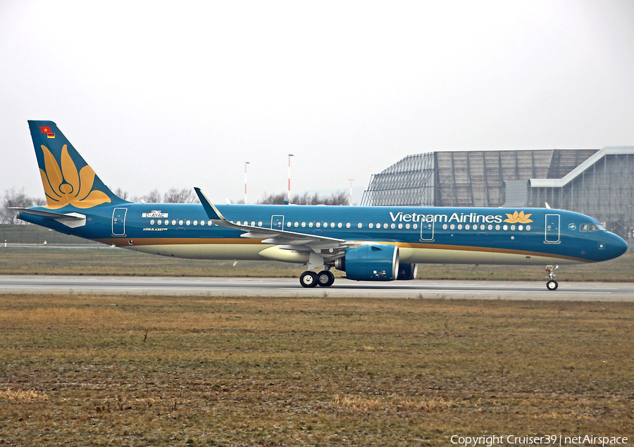 Vietnam Airlines Airbus A321-272N (D-AYAC) | Photo 324899