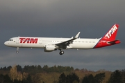 TAM Brazilian Airlines Airbus A321-211 (D-AYAH) at  Hamburg - Fuhlsbuettel (Helmut Schmidt), Germany