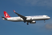 Turkish Airlines Airbus A321-231 (D-AYAR) at  Hamburg - Fuhlsbuettel (Helmut Schmidt), Germany