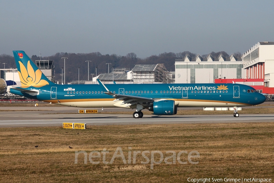 Vietnam Airlines Airbus A321-272N (D-AZAD) | Photo 297429