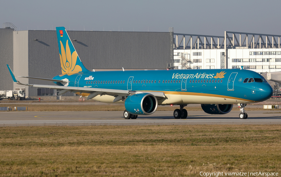 Vietnam Airlines Airbus A321-272N (D-AZAD) | Photo 298271