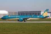 Vietnam Airlines Airbus A321-272N (D-AZAD) at  Hamburg - Finkenwerder, Germany